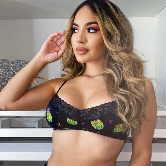 🔥MUST-HAVE!🔥 3 Savage X Fenty Bralettes (M) + 🆓 Bonus Cheeky Panty (M) | NWT - Picture 3 of 11